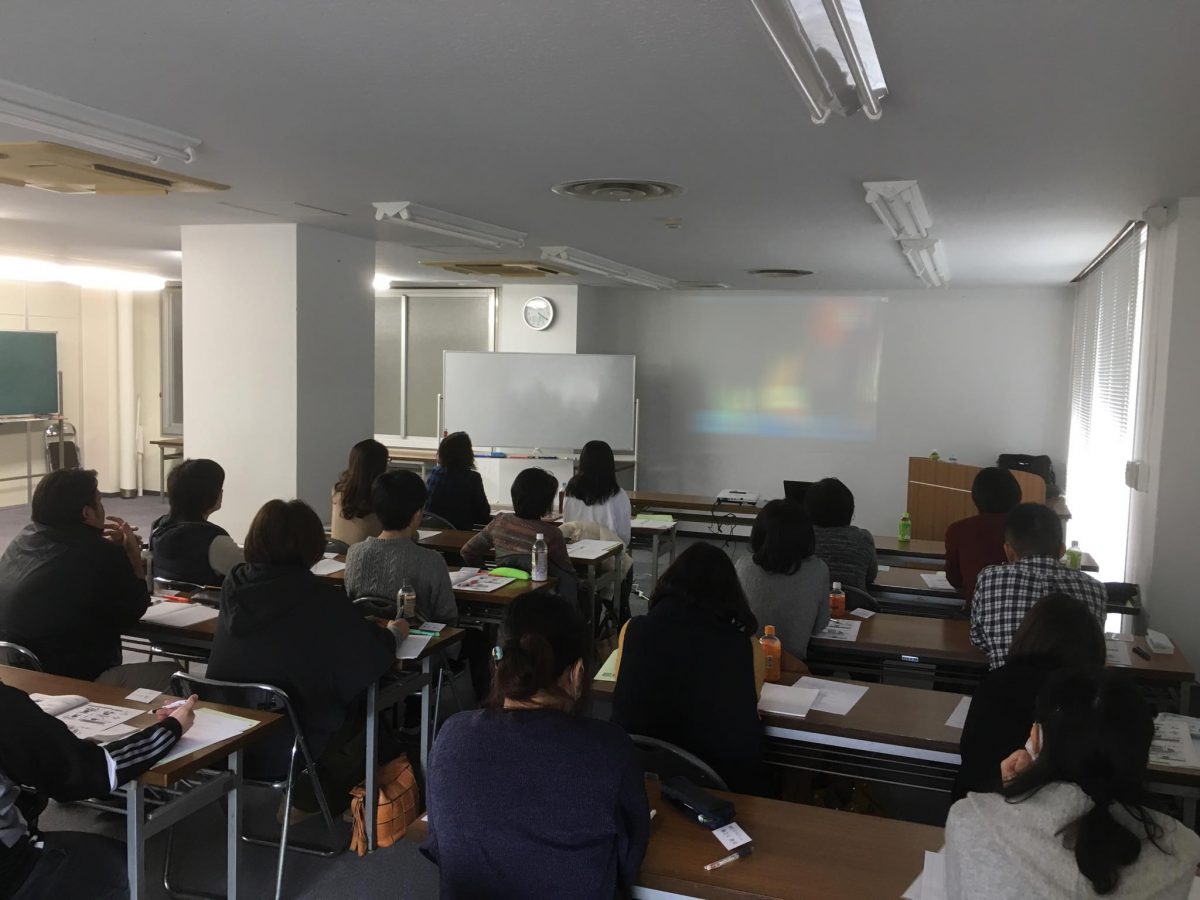 福岡県【お茶の水ケアサービス学院】主催の介護フォローアップ研修にて認知症研修をしました。